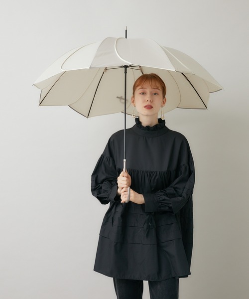 because バイカラーパイピングはなびら長雨傘（長傘）｜because