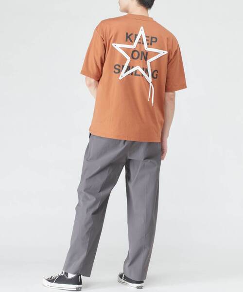 CONVERSE TOKYO（コンバーストウキョウ）の「ロゴスピンドルTシャツ（Tシャツ/カットソー・メンズ・ホワイト/ブラック/テラコッタ・MEDIUM/LARGE/SMALL）」の12枚目の写真