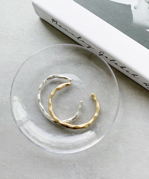 iso(イソ)の「ニュアンスメタルバングル(バングル/リストバンド・レディース・シルバー/ゴールド・FREE)」の15枚目の写真