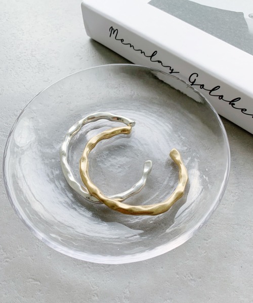 iso(イソ)の「ニュアンスメタルバングル(バングル/リストバンド・レディース・シルバー/ゴールド・FREE)」の10枚目の写真