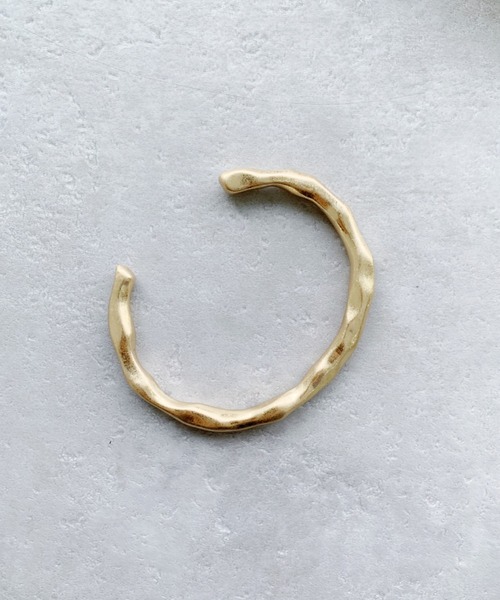 iso(イソ)の「ニュアンスメタルバングル(バングル/リストバンド・レディース・シルバー/ゴールド・FREE)」の11枚目の写真