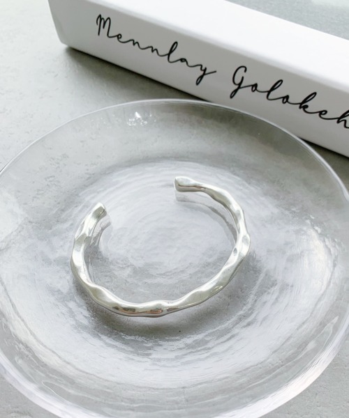 iso(イソ)の「ニュアンスメタルバングル(バングル/リストバンド・レディース・シルバー/ゴールド・FREE)」の5枚目の写真