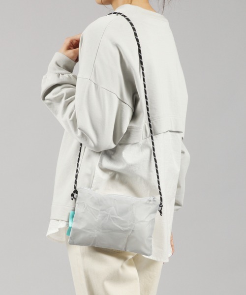 LAKOLE（ラコレ）の「【EASY TO GO】パッカブルサコッシュバッグ / 934910（ショルダーバッグ・メンズ・ブラック/グレー・FREE）」の4枚目の写真