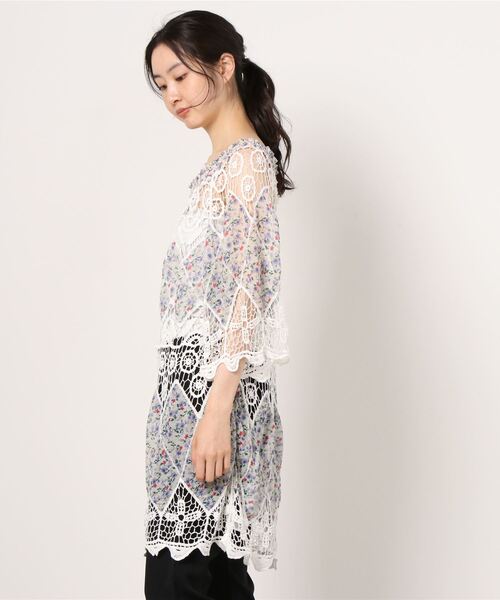 AS KNOW AS PINKY（アズノゥアズピンキー）の「花柄レース組ませチュニック（チュニック・レディース・オフホワイト/ネイビー/ラベンダー・FREE）」の4枚目の写真