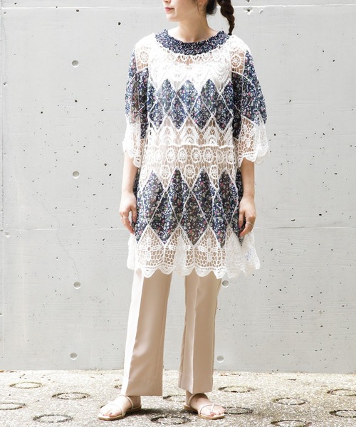 AS KNOW AS PINKY（アズノゥアズピンキー）の「花柄レース組ませチュニック（チュニック・レディース・オフホワイト/ネイビー/ラベンダー・FREE）」の6枚目の写真