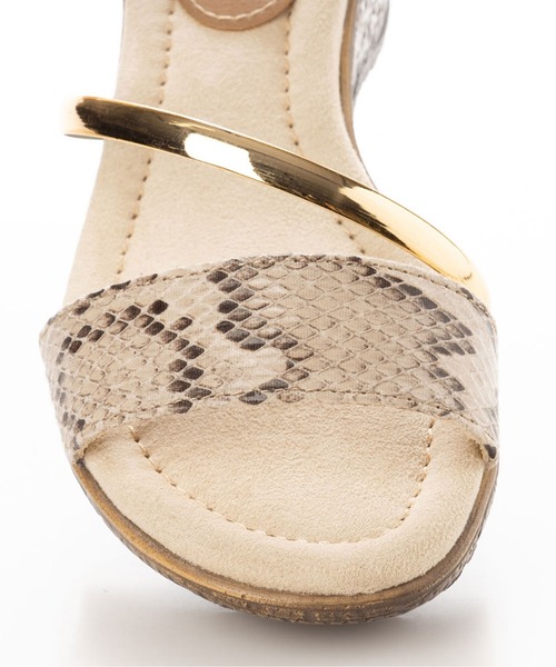 enchanted prima(エンチャンテッドプリマ)の「メタリックコンビストラップ2wayサンダル(サンダル・レディース・ブラック/アイボリー/パイソン・LL/S/M/L)」の8枚目の写真