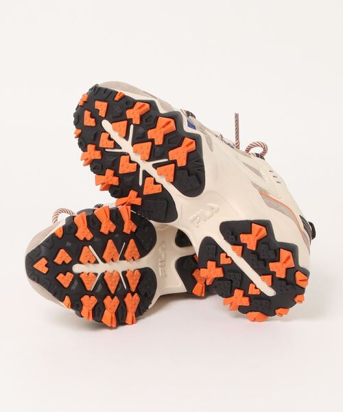 FILA(フィラ)の「オークモント TR / OAKMONT TR / 厚底スニーカー(スニーカー・レディース・ベージュ/グレー/ブラック/ライトベージュ・27.0cm/23.0cm/25.0cm/24.0cm/26.0cm/23.5cm/26.5cm/25.5cm/28.0cm/24.5cm/29.0cm/27.5cm/22.5cm)」の16枚目の写真