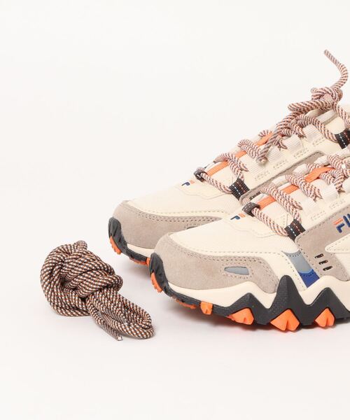 FILA(フィラ)の「オークモント TR / OAKMONT TR / 厚底スニーカー(スニーカー・レディース・ベージュ/グレー/ブラック/ライトベージュ・27.0cm/23.0cm/25.0cm/24.0cm/26.0cm/23.5cm/26.5cm/25.5cm/28.0cm/24.5cm/29.0cm/27.5cm/22.5cm)」の8枚目の写真