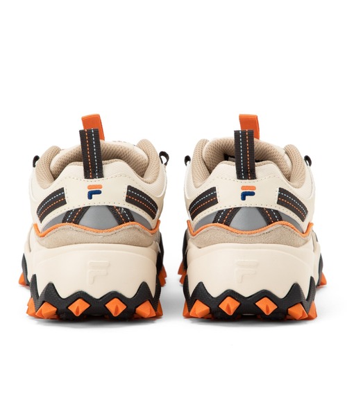 FILA(フィラ)の「オークモント TR / OAKMONT TR / 厚底スニーカー(スニーカー・レディース・ベージュ/グレー/ブラック/ライトベージュ・27.0cm/23.0cm/25.0cm/24.0cm/26.0cm/23.5cm/26.5cm/25.5cm/28.0cm/24.5cm/29.0cm/27.5cm/22.5cm)」の6枚目の写真