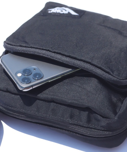 PONY（ポニー）の「PONY/ポニー SQUARE SHOULDER BAG ショルダーバッグ（ショルダーバッグ・メンズ・ブラック/レッド/キャメル・FREE）」の4枚目の写真