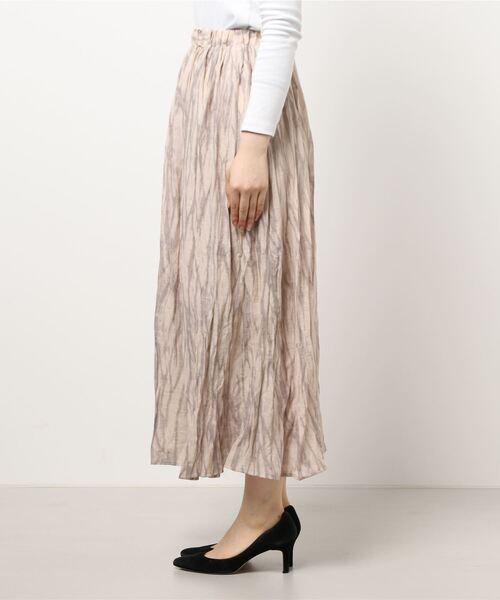 Alluge(アルージュ)の「ブラープリントスカート(スカート・レディース・ベージュ/モカ・FREE)」の3枚目の写真