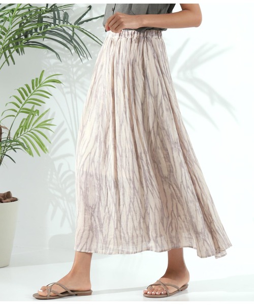 Alluge(アルージュ)の「ブラープリントスカート(スカート・レディース・ベージュ/モカ・FREE)」の2枚目の写真