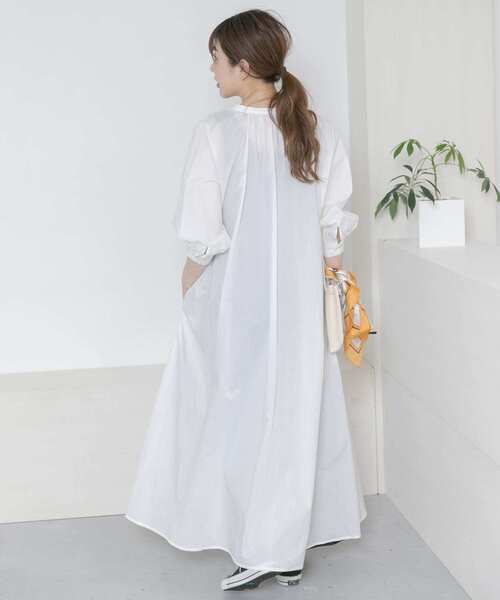 URBAN RESEARCH Sonny Label(アーバンリサーチサニーレーベル)の「ボタンアップボリュームスリーブワンピース(ワンピース・レディース・ブルー/オフホワイト/ブラック・FREE)」の4枚目の写真