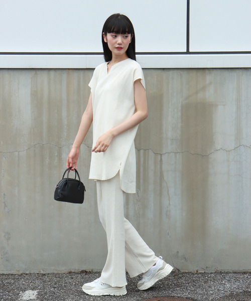 VENCEEXCHANGE(ヴァンスエクスチェンジ)の「ワッフルキーネックセットアップ+ポーチ3点セット(Tシャツ/カットソー・レディース・ベージュ/ミント/オフホワイト・M)」の2枚目の写真