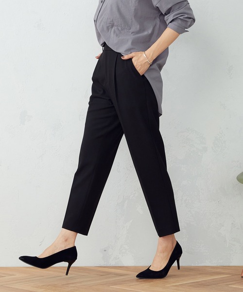 COMME CA MODELS（コムサモデルズ）の「ストレッチ　テーパードパンツ（スラックス・レディース・ブラック/ベージュ・X-SMALL/SMALL/MEDIUM/LARGE/X-LARGE）」の6枚目の写真