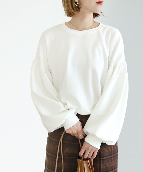 reca(レカ)の「たっぷりボリュームシャーリングスリーブスウェット(スウェット・レディース・オフホワイト/ブラック/ベージュ/パープル・FREE)」の7枚目の写真