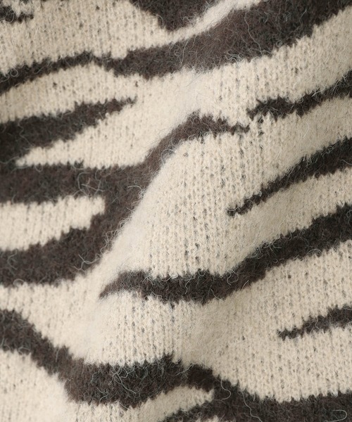 LEPSIM（レプシィム）の「5ゲージゼブラ柄ニットプルオーバー　227747（ニット/セーター・レディース・ゼブラ/グレイッシュベージュ・FREE）」の7枚目の写真