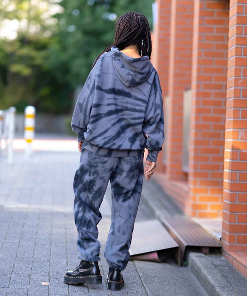 X-girl（エックスガール）の「TIE-DYE SWEAT PANTS（スウェットパンツ・レディース・ブラック/ホワイト/ライトパープル・S/M）」の6枚目の写真