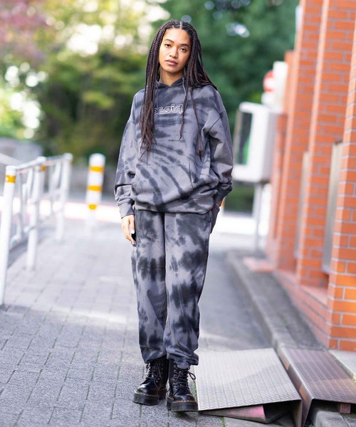 X-girl（エックスガール）の「TIE-DYE SWEAT PANTS（スウェットパンツ・レディース・ブラック/ホワイト/ライトパープル・S/M）」の19枚目の写真