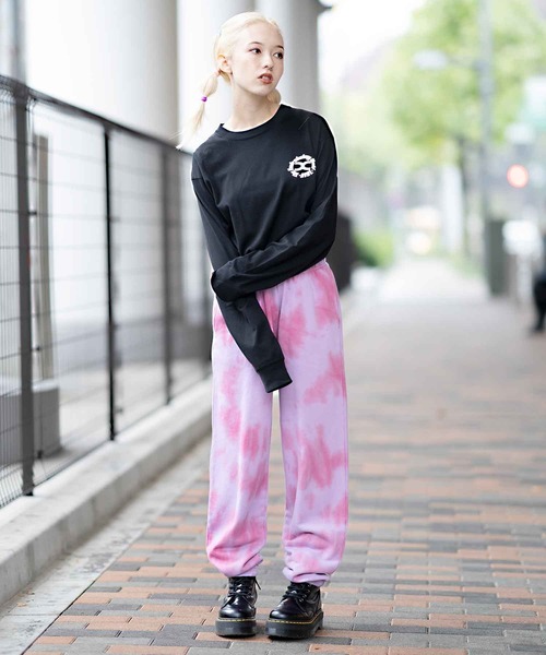 X-girl（エックスガール）の「TIE-DYE SWEAT PANTS（スウェットパンツ・レディース・ブラック/ホワイト/ライトパープル・S/M）」の22枚目の写真