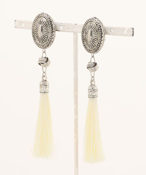 tone(トーン)の「【MOMOKINOKO】コンチョロングタッセル(earring)(MA)(イヤリング・レディース・ブラック/グレー/アイボリー/グリーン/ネイビー/ホワイト・FREE)」の1枚目の写真