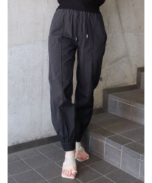 MURUA(ムルーア)の「スリムジョガーパンツ(その他パンツ・レディース・ブラック/その他1・FREE)」の2枚目の写真