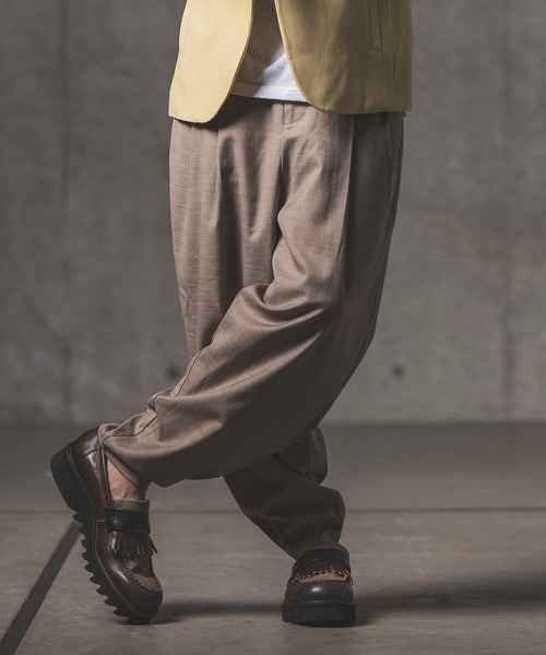 GLIMCLAP(グリムクラップ)の「mp9640-Uneven yarn T-R fabric balloon silhouette pants パンツ(その他パンツ・メンズ・ライトグレー/ブラック/ベージュ/チャコール・S/M/L)」の4枚目の写真