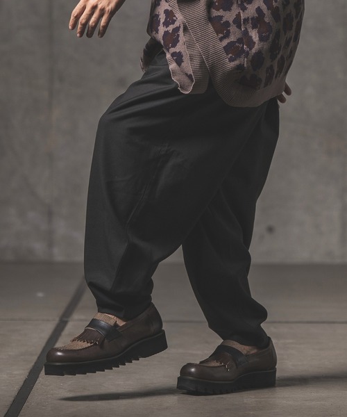 GLIMCLAP(グリムクラップ)の「mp9640-Uneven yarn T-R fabric balloon silhouette pants パンツ(その他パンツ・メンズ・ライトグレー/ブラック/ベージュ/チャコール・S/M/L)」の6枚目の写真