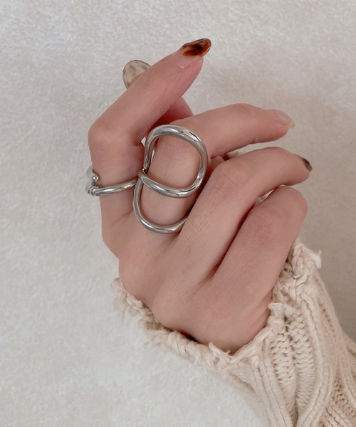 y/m by misato（イムバイミサト）の「ウェーブリング（リング・レディース・シルバー/ゴールド・FREE）」の2枚目の写真