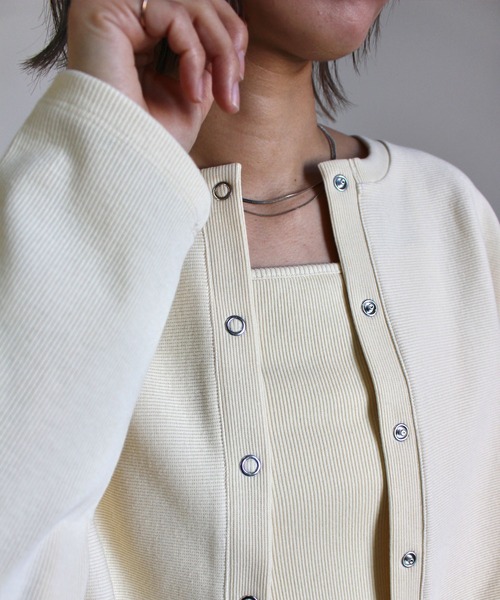 MLI'A(エムリア)の「スナップボタン/リブカーディガン(セットアップ対応)(カーディガン/ボレロ・レディース・ブラック/グリーン/オレンジ/ブルー/アイボリー/ホワイト×ネイビー・M)」の11枚目の写真