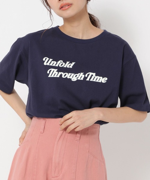 mysty woman(ミスティウーマン)の「グラフィックロゴカラーT 274921(Tシャツ/カットソー・レディース・ネイビー/オフホワイト/ライトピンク/ライトベージュ・FREE)」の1枚目の写真