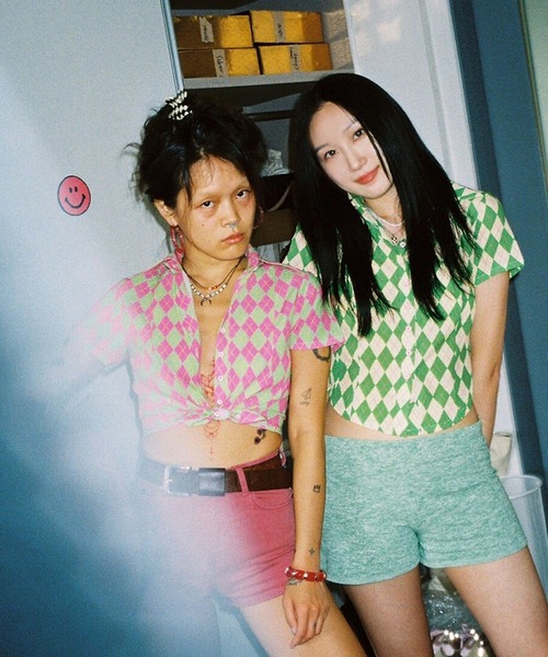 Bonjour Girl(ボンジュールガール)の「【minjiena/ミンジエナ】argyle crop shirt アーガイルクロップシャツ(シャツ/ブラウス・レディース・ピンク/ブルー/グリーン・FREE)」の6枚目の写真