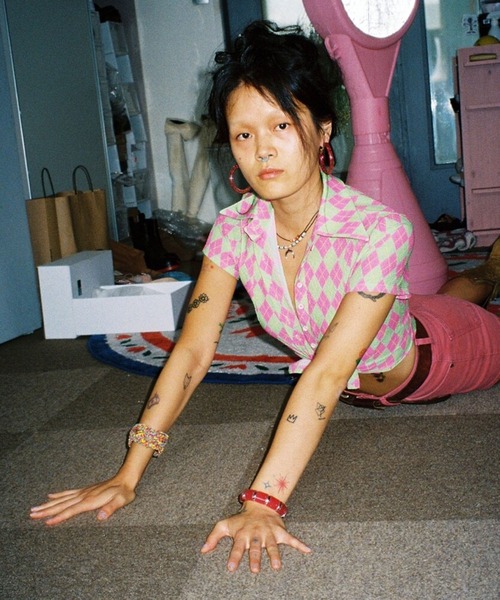 Bonjour Girl(ボンジュールガール)の「【minjiena/ミンジエナ】argyle crop shirt アーガイルクロップシャツ(シャツ/ブラウス・レディース・ピンク/ブルー/グリーン・FREE)」の19枚目の写真