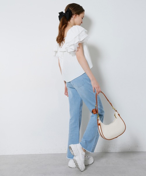 Seemi. byNICECLAUP（ シーミーバイナイスクラップ）の「Seemi スリット入りフレアデニムパンツ（デニムパンツ・レディース・ライトブルー/ネイビー・SMALL/MEDIUM）」の6枚目の写真