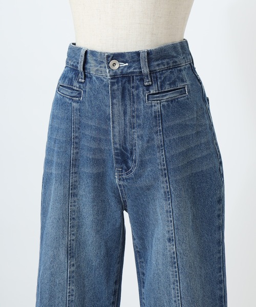 Seemi. byNICECLAUP（ シーミーバイナイスクラップ）の「Seemi スリット入りフレアデニムパンツ（デニムパンツ・レディース・ライトブルー/ネイビー・SMALL/MEDIUM）」の22枚目の写真