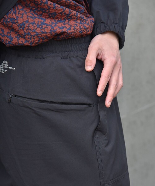 SHIPS(シップス)の「SHIPS:〈遮熱/UVカット/吸水速乾/接触冷感〉SHELTECH(R) イージー ベイカーパンツ(カーゴパンツ・メンズ・ブラック/オリーブ・SMALL/MEDIUM/LARGE/X-LARGE)」の15枚目の写真