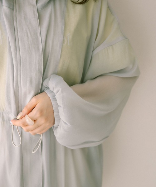 OLIVE des OLIVE（オリーブデオリーブ）の「シアロングマンパ（マウンテンパーカー・レディース・ライトグレー/オフホワイト・FREE）」の7枚目の写真