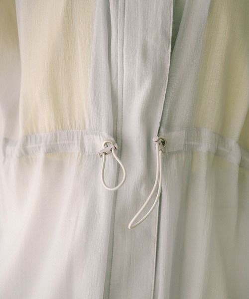 OLIVE des OLIVE（オリーブデオリーブ）の「シアロングマンパ（マウンテンパーカー・レディース・ライトグレー/オフホワイト・FREE）」の5枚目の写真