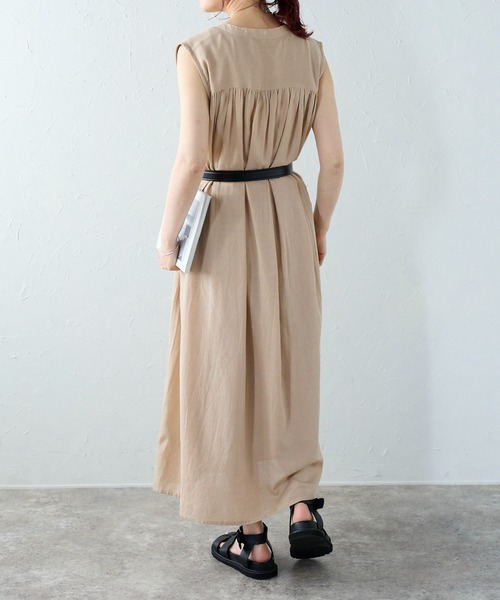 Fizz（フィズ）の「【Fizz/フィズ】　綿麻混スタンドカラーギャザーシャツワンピース（シャツワンピース・レディース・ベージュ/カーキ/チャコール/キナリ/ブルー・M）」の18枚目の写真