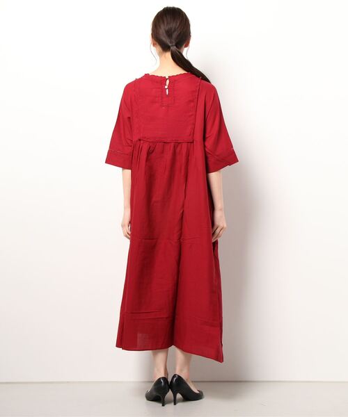 Samansa Mos2(サマンサ モスモス)の「【FROM INDIA】カットワーク刺繍ワンピース(ワンピース・レディース・レッド/オフホワイト/キャメル/チャコール・フリ-)」の5枚目の写真