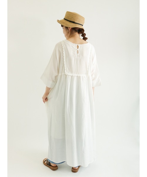 Samansa Mos2(サマンサ モスモス)の「【FROM INDIA】カットワーク刺繍ワンピース(ワンピース・レディース・レッド/オフホワイト/キャメル/チャコール・フリ-)」の22枚目の写真