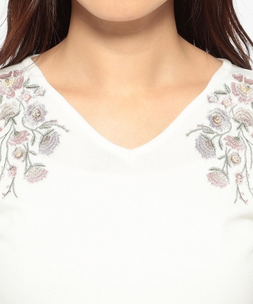 MISCH MASCH（ミッシュマッシュ）の「ｶﾗｰﾌﾗﾜｰ刺繍ﾌﾚｱ袖ﾆｯﾄ（ニット/セーター・レディース・ピンク系その他/ホワイト/ブラック/パープル系その他・MEDIUM）」の8枚目の写真