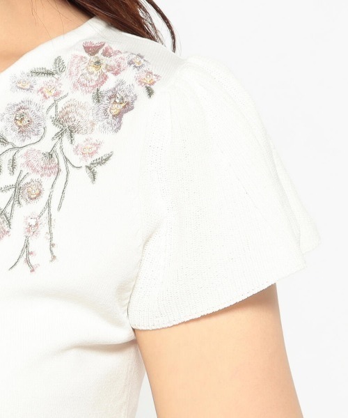MISCH MASCH（ミッシュマッシュ）の「ｶﾗｰﾌﾗﾜｰ刺繍ﾌﾚｱ袖ﾆｯﾄ（ニット/セーター・レディース・ピンク系その他/ホワイト/ブラック/パープル系その他・MEDIUM）」の9枚目の写真