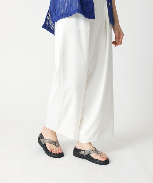 B.C STOCK(ベーセーストック)の「トングボリュームソールサンダル(サンダル・レディース・ブラック/チャコールグレー/ホワイト・MEDIUM/LARGE/SMALL)」の11枚目の写真