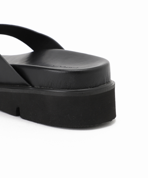 B.C STOCK(ベーセーストック)の「トングボリュームソールサンダル(サンダル・レディース・ブラック/チャコールグレー/ホワイト・MEDIUM/LARGE/SMALL)」の22枚目の写真