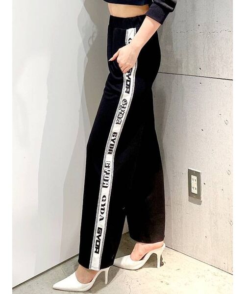 GYDA（ジェイダ）の「【セットアップ着用可】GYDAラインワイドパンツ（その他パンツ・レディース・ブラック/ベージュ・FREE）」の2枚目の写真