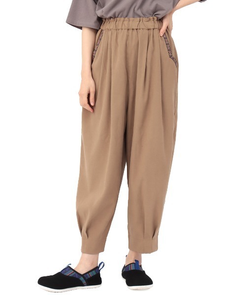 チチカカ（チチカカ）の「ピーチスキンエッグタックパンツ　【シリーズ累計15,000枚突破】（その他パンツ・レディース・ブラック/カーキ/ベージュ/ブルー/ブラウン・FREE）」の11枚目の写真