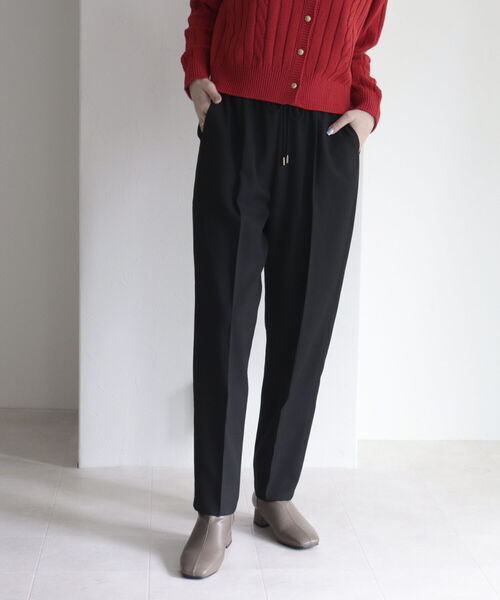 fredy emue（フレディエミュ）の「ウールライクテーパードパンツ【サイズ展開あり】（スラックス・レディース・ブラック/サックスブルー/オフホワイト/ベージュ・38/36/34）」の3枚目の写真