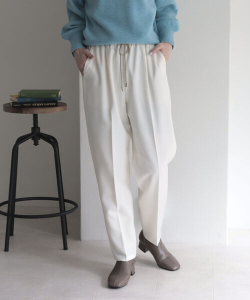 fredy emue（フレディエミュ）の「ウールライクテーパードパンツ【サイズ展開あり】（スラックス・レディース・ブラック/サックスブルー/オフホワイト/ベージュ・38/36/34）」の8枚目の写真