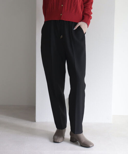 fredy emue（フレディエミュ）の「ウールライクテーパードパンツ【サイズ展開あり】（スラックス・レディース・ブラック/サックスブルー/オフホワイト/ベージュ・38/36/34）」の14枚目の写真